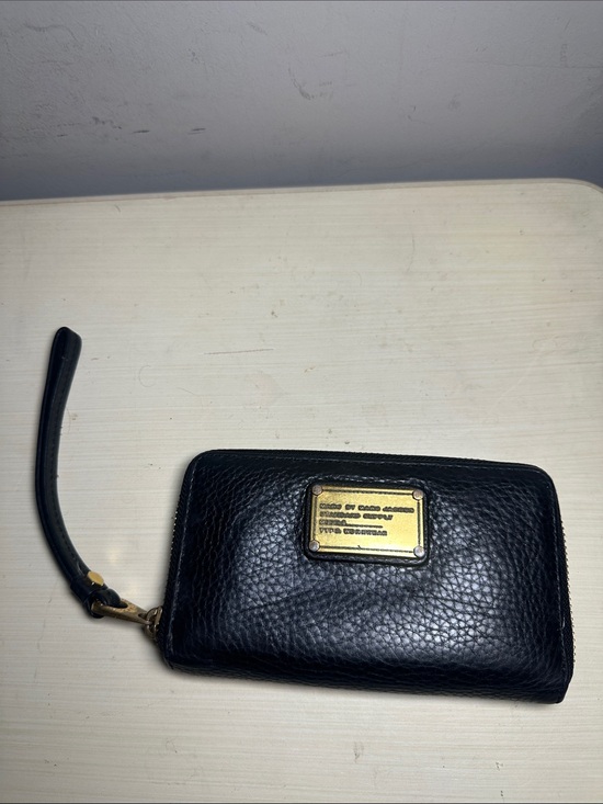 Marc Jacobs Handbags - Marc by Marc Jacobs Black Leather work wear Wristlet Wallet with Gold details
